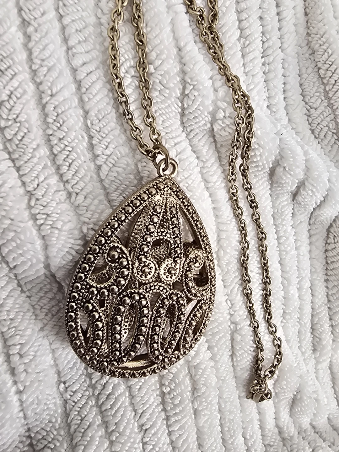 Ornate Teardrop Pendant Necklace