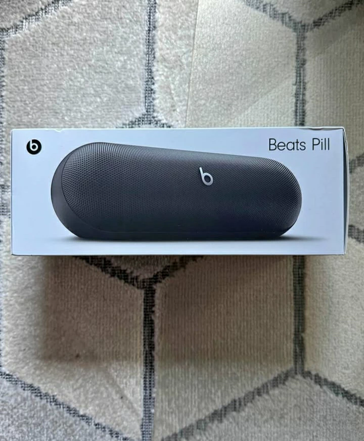 Beats Pill (Black) wireless waterproof Bluetooth speaker