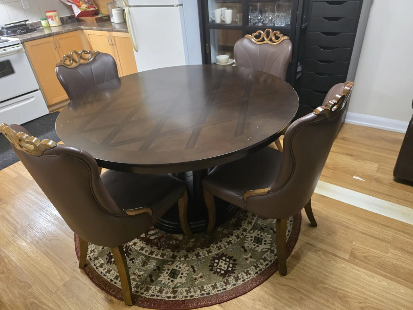 Round Dining Table with 4 Chairs