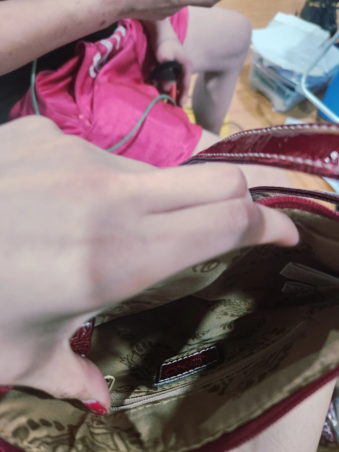 XOXO Y2K Red Patent Leather Crossbody bag - photo 4