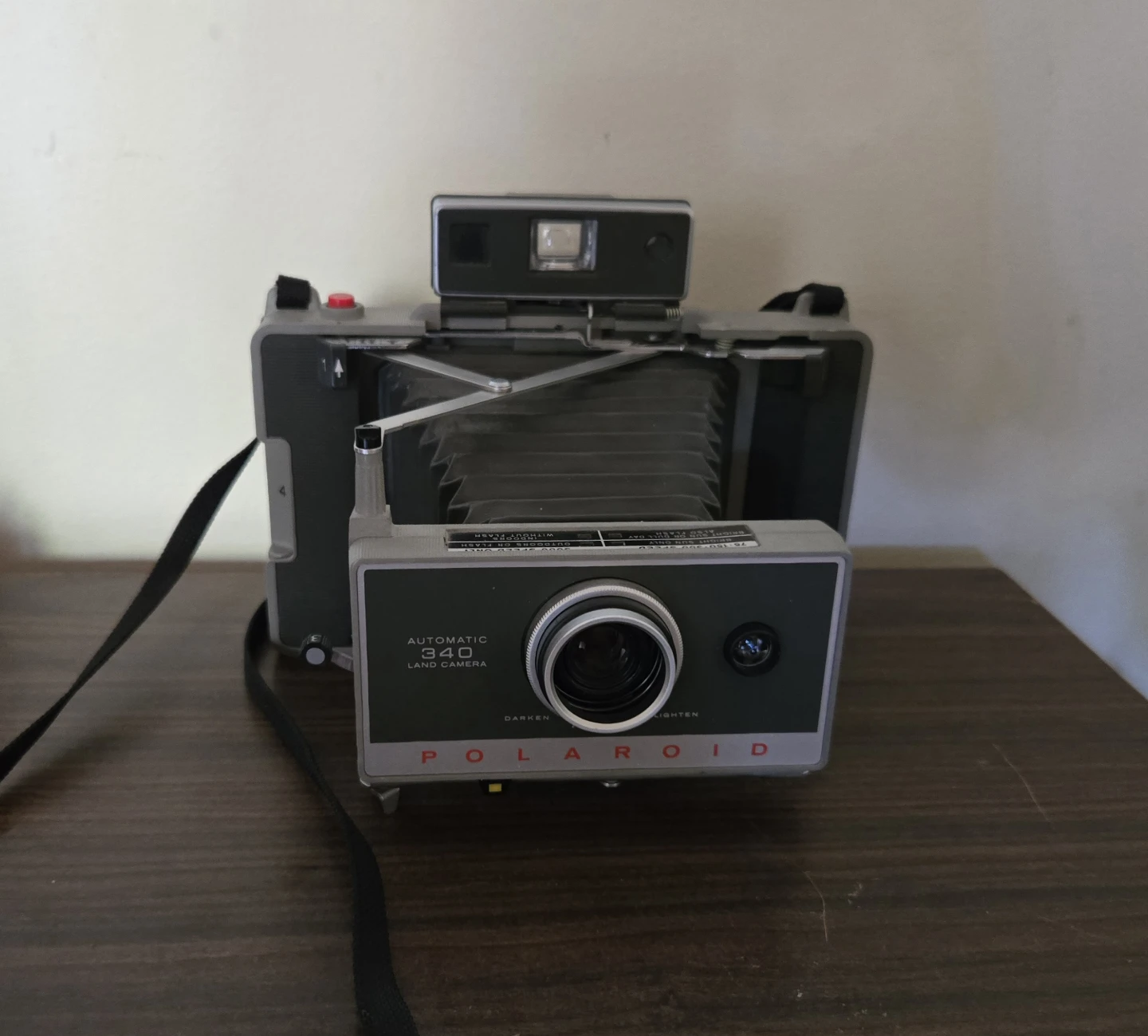 Polaroid Automatic 340 Land Camera