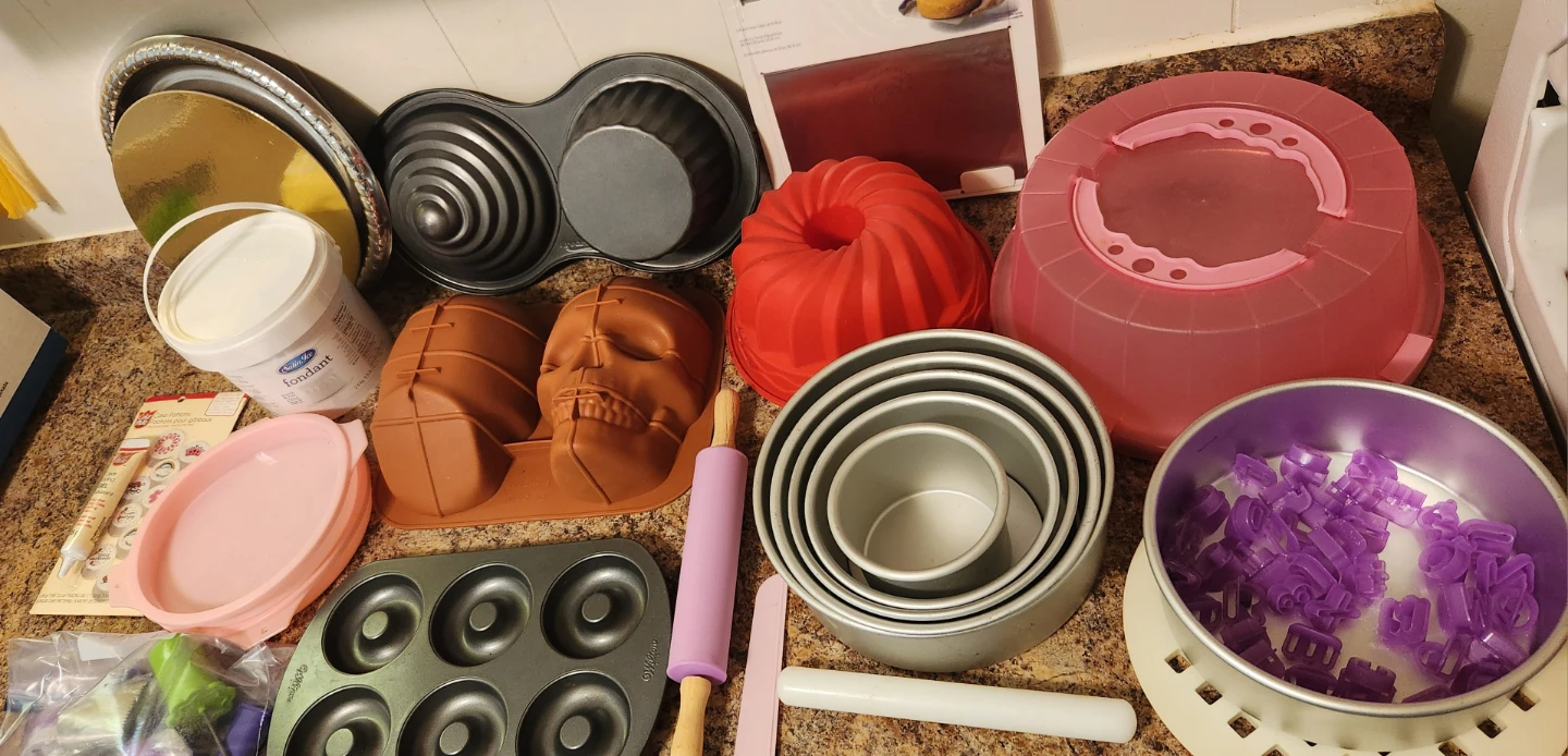Large Baking and Cake Decorating Supply Bundle - photo 3