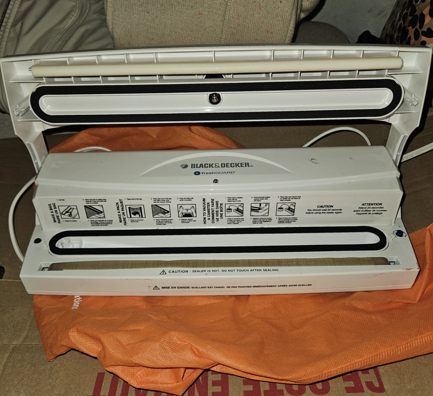 Black & Decker FreshGuard Vacuum Sealer - photo 2