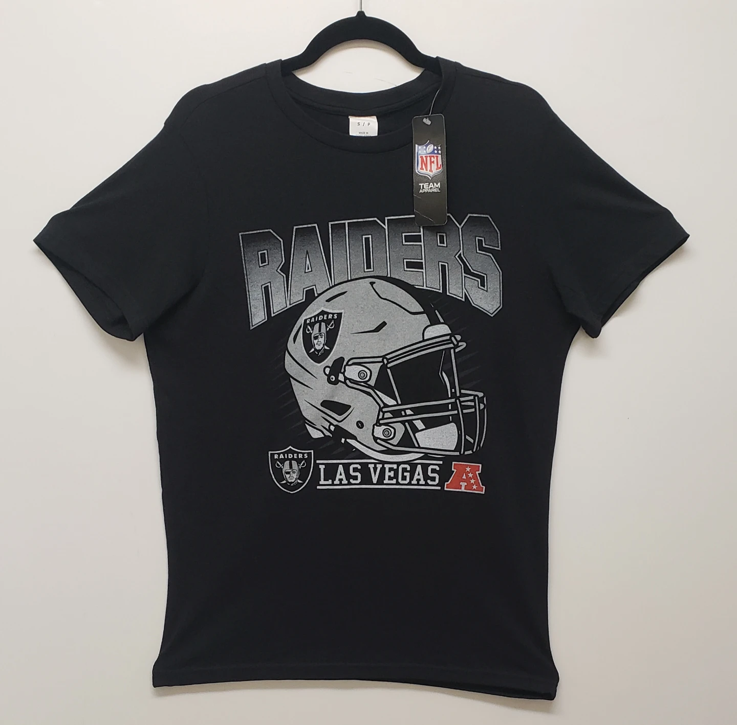 Brand new Mens NFL Las Vegas Raiders T-Shirt Size S