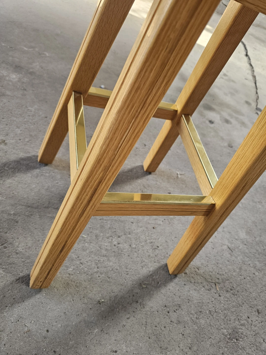 Wooden Swivel Bar Stool - photo 3