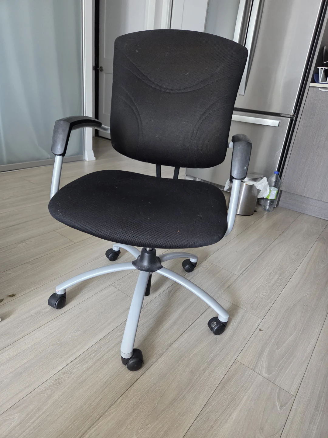 Black Office Chair with Wheels - photo 2