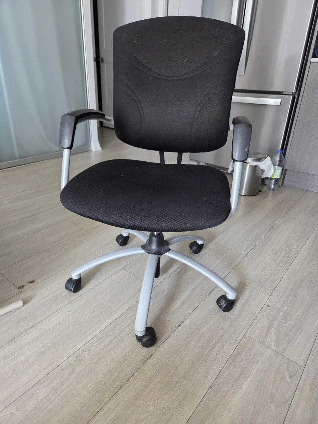 Black Office Chair with Wheels - photo 3
