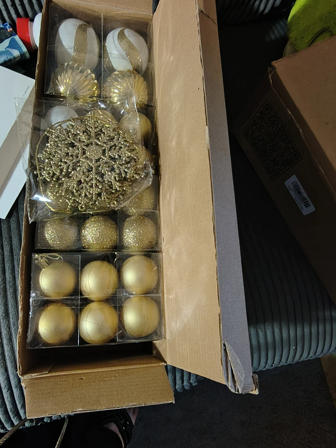 Set of Christmas Ornaments - Gold and White - photo 2