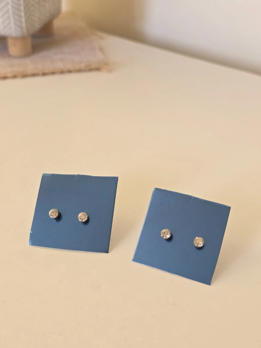 New Sparkly Stud Earrings - photo 2
