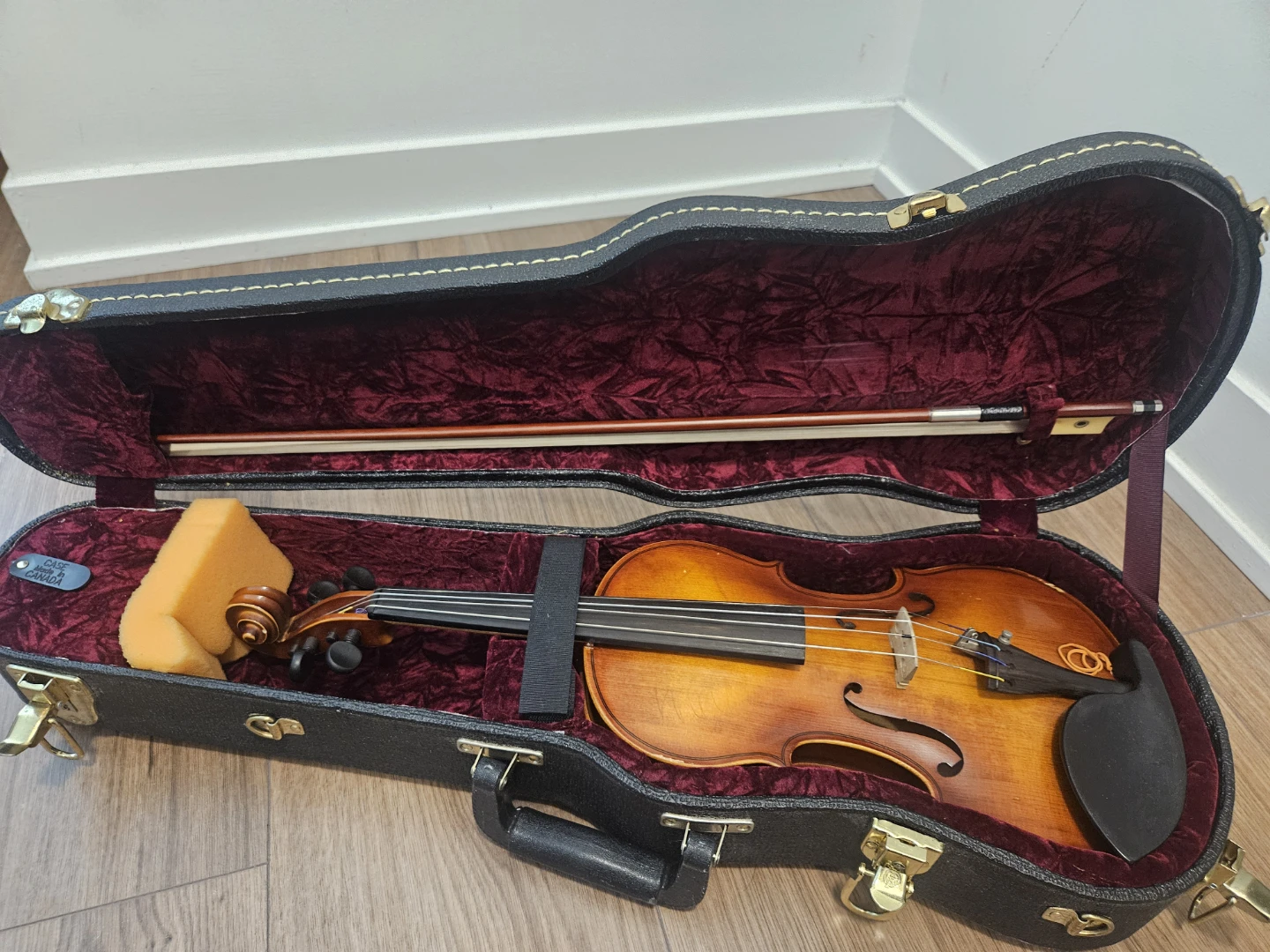 Everest Modified Shaped Violin Case 1/2