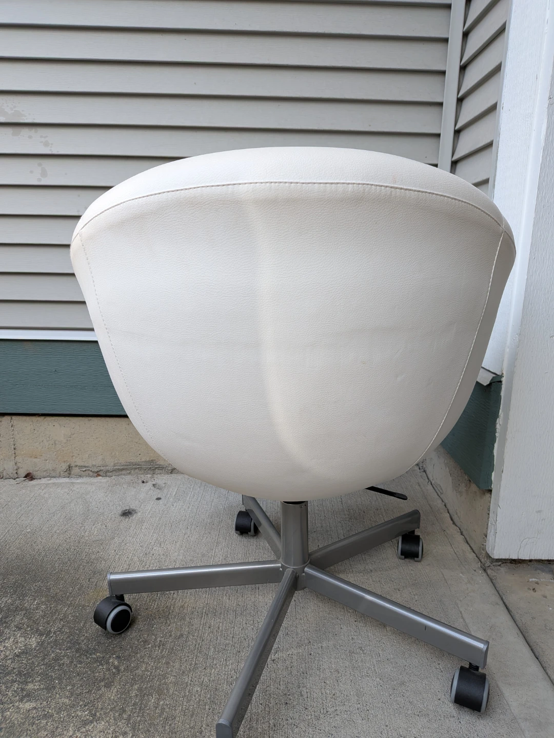 White egg chair - photo 2