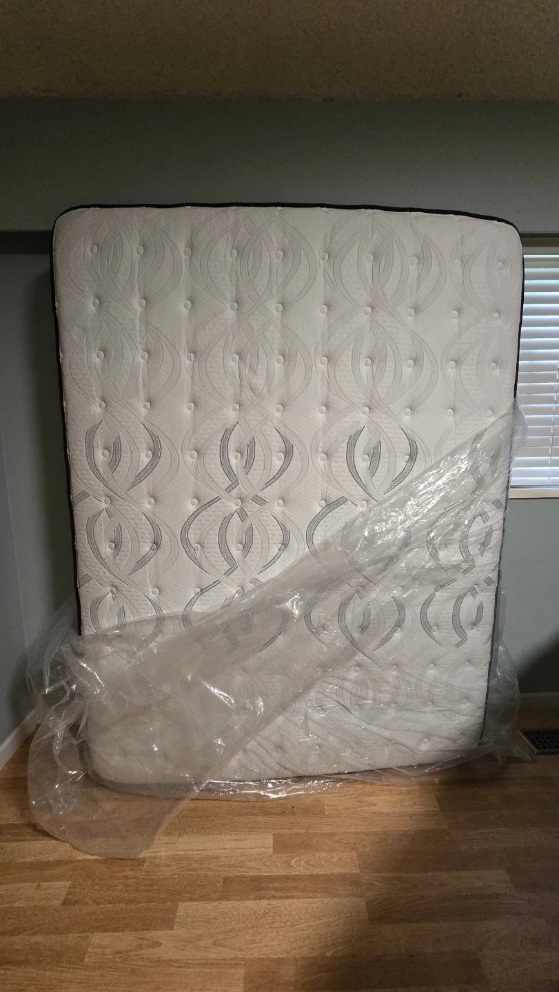 Clean Queen size Mattress - photo 2