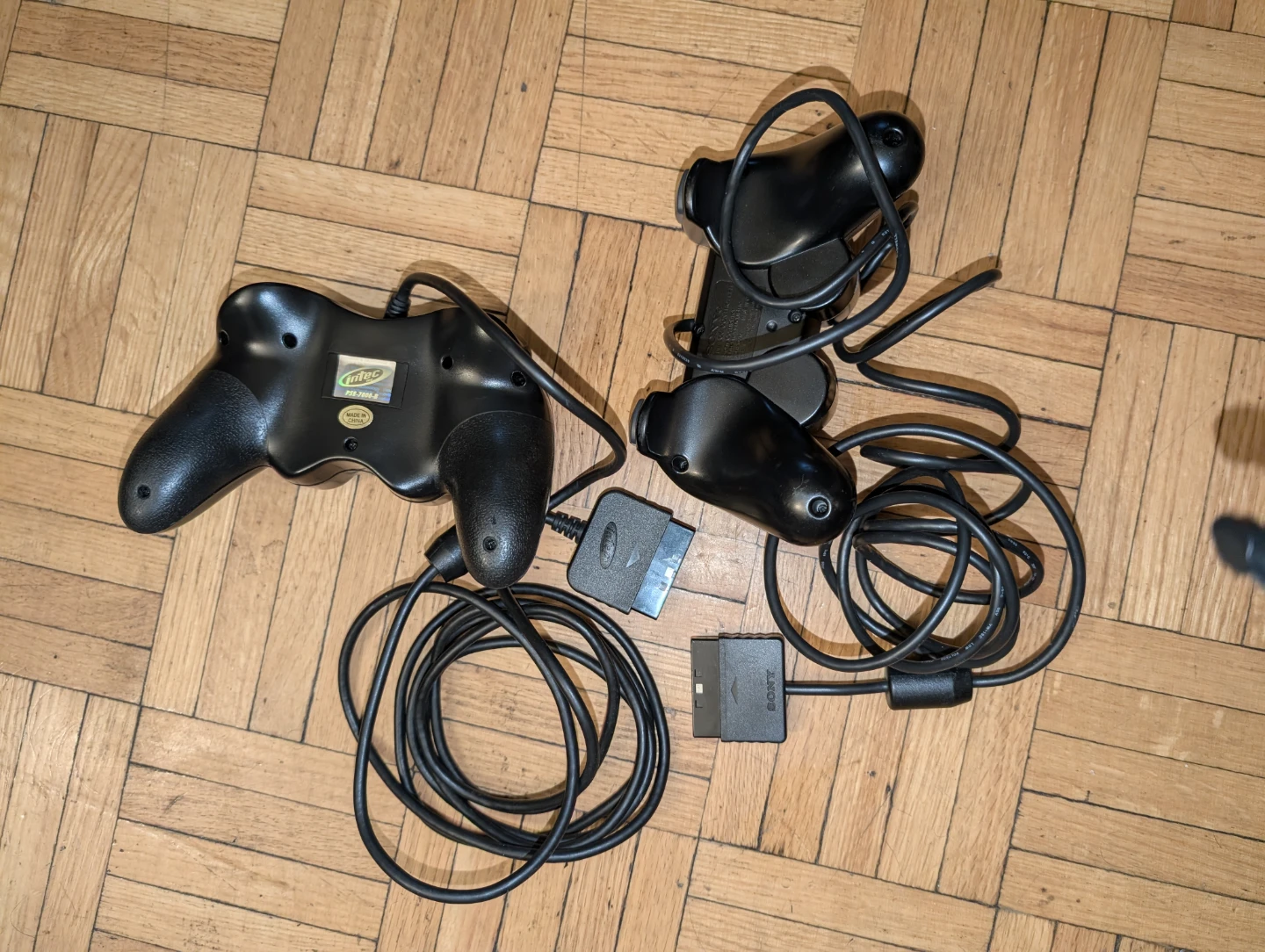 Pair of PS2 Controllers (Official Sony DualShock 2 + Intec) - photo 2