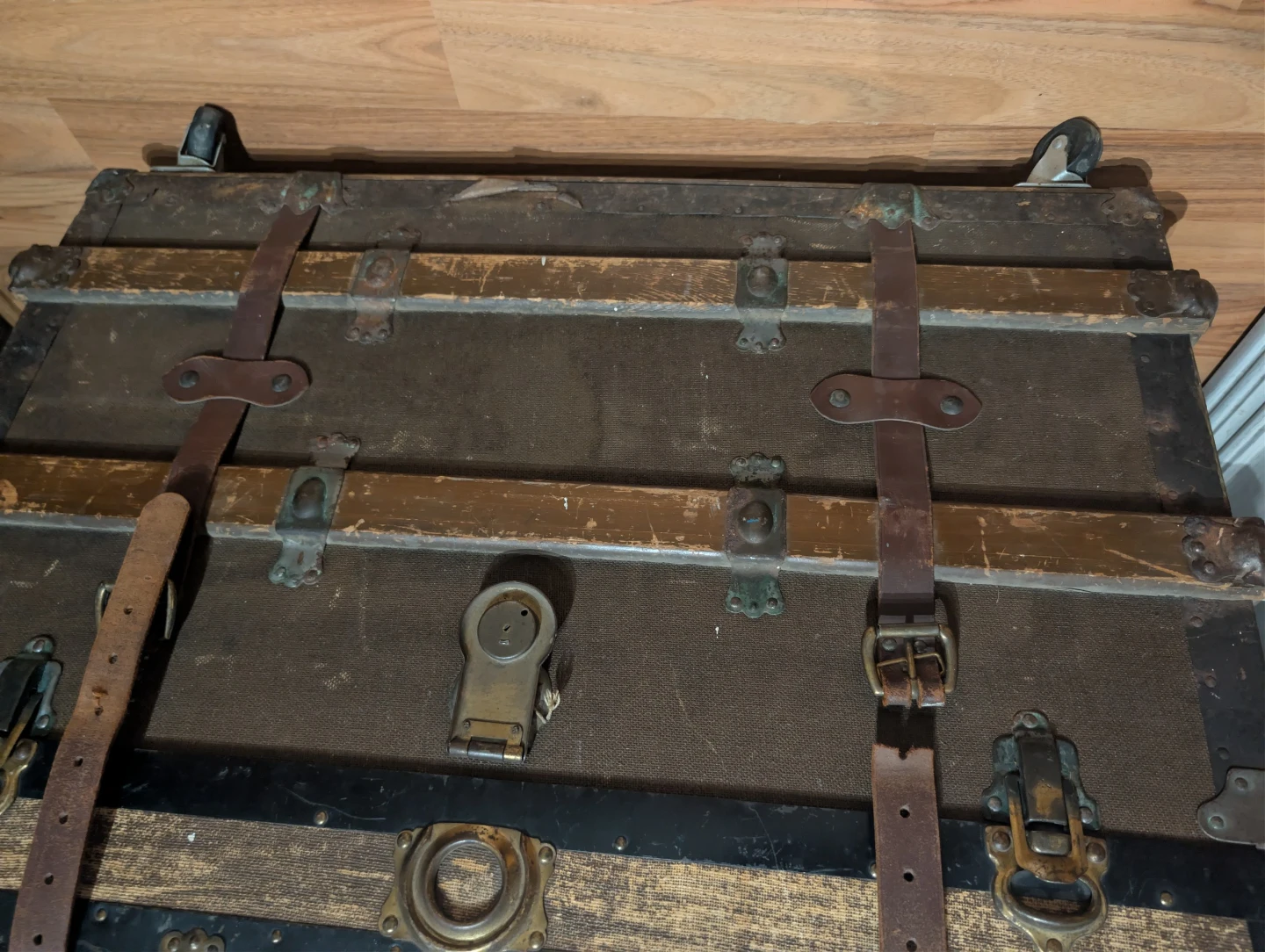 Antique Steamer Trunk - photo 4