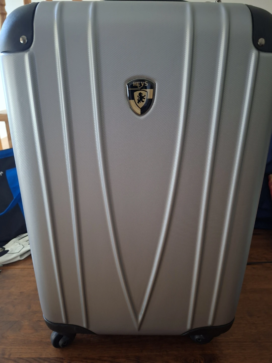 HEYS 4WD Lightweight Spinner Luggage