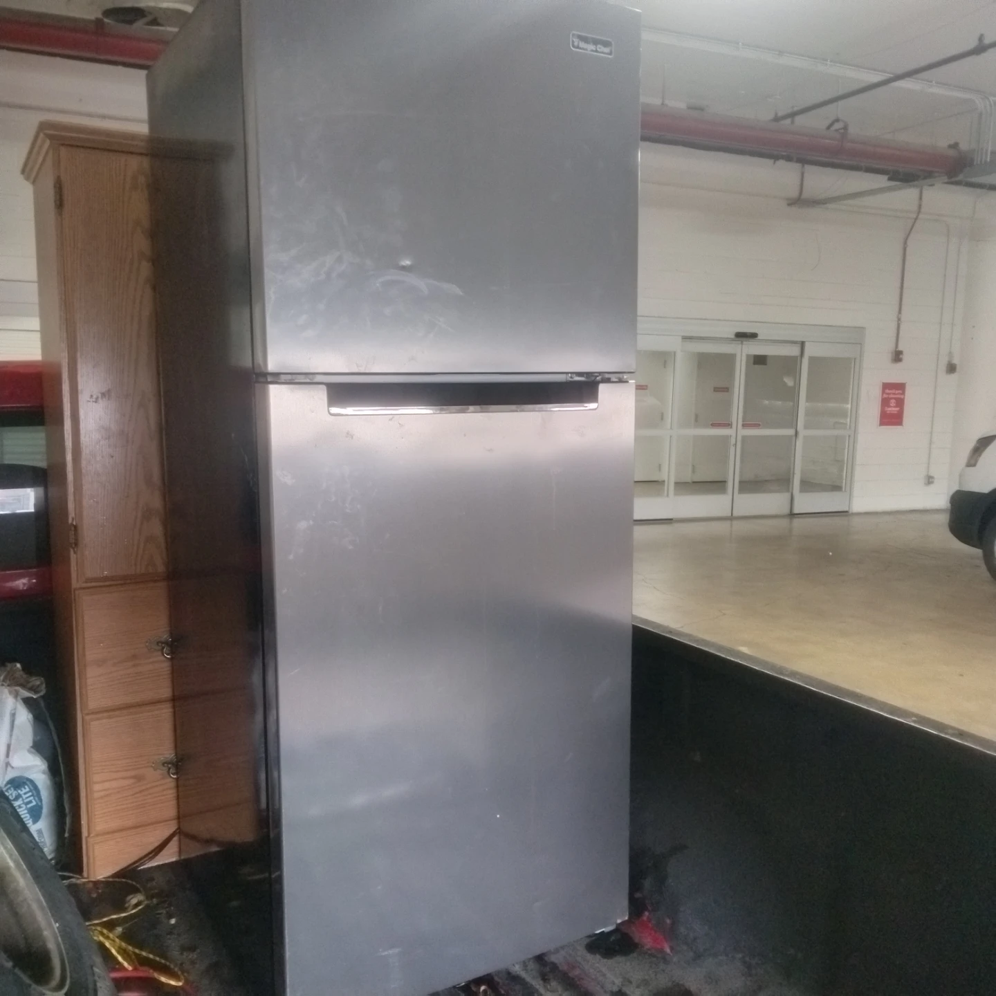 Magic Chef Refrigerator 60 inch tall - photo 3