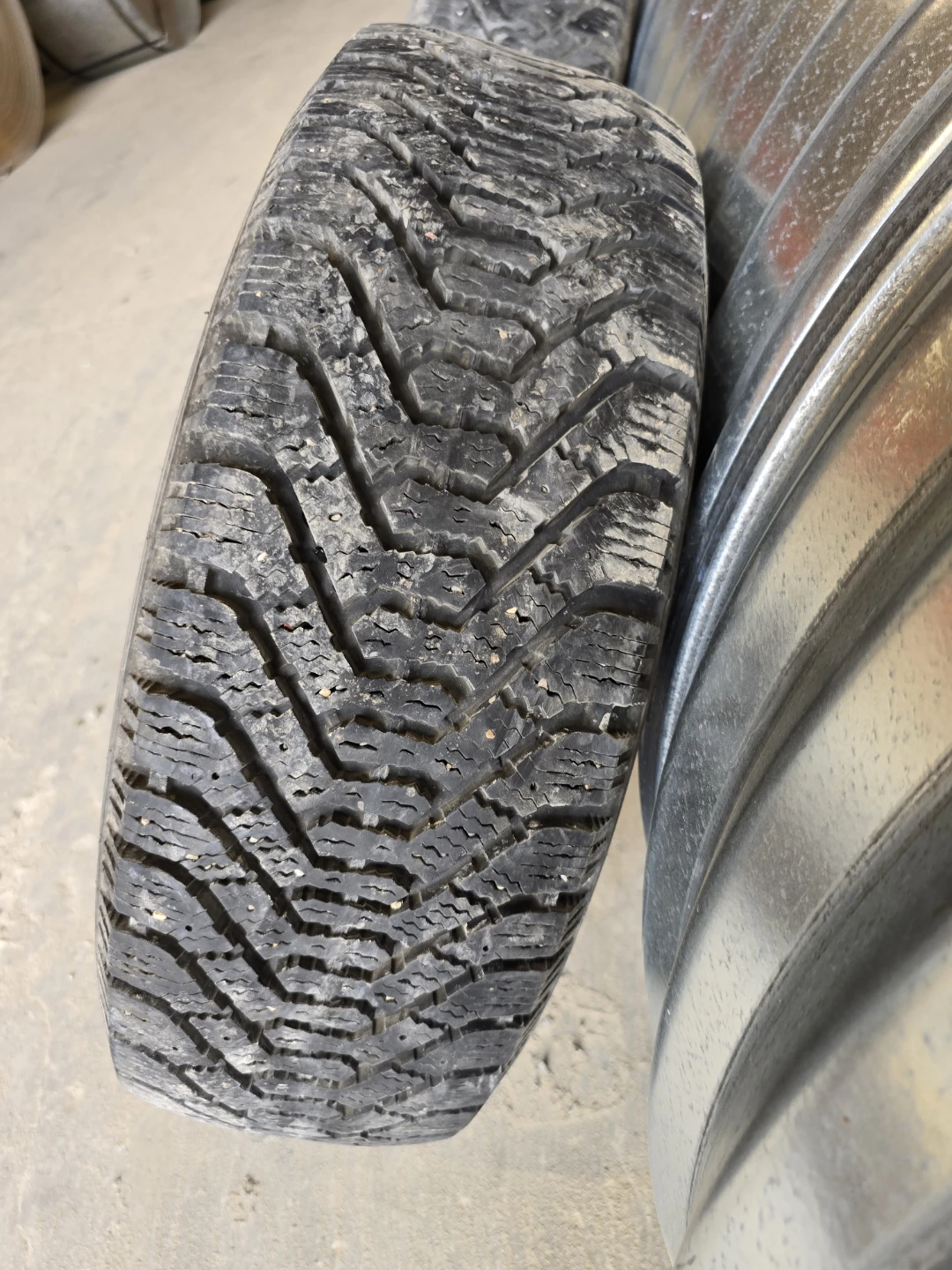 GOODYEAR Tire Set - P195/65R15 - photo 5