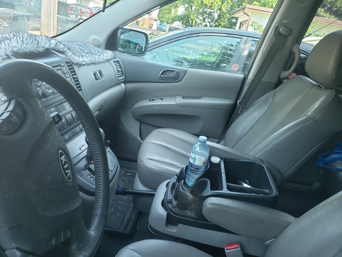 2008 Kia Sedona Van - For Parts - photo 4