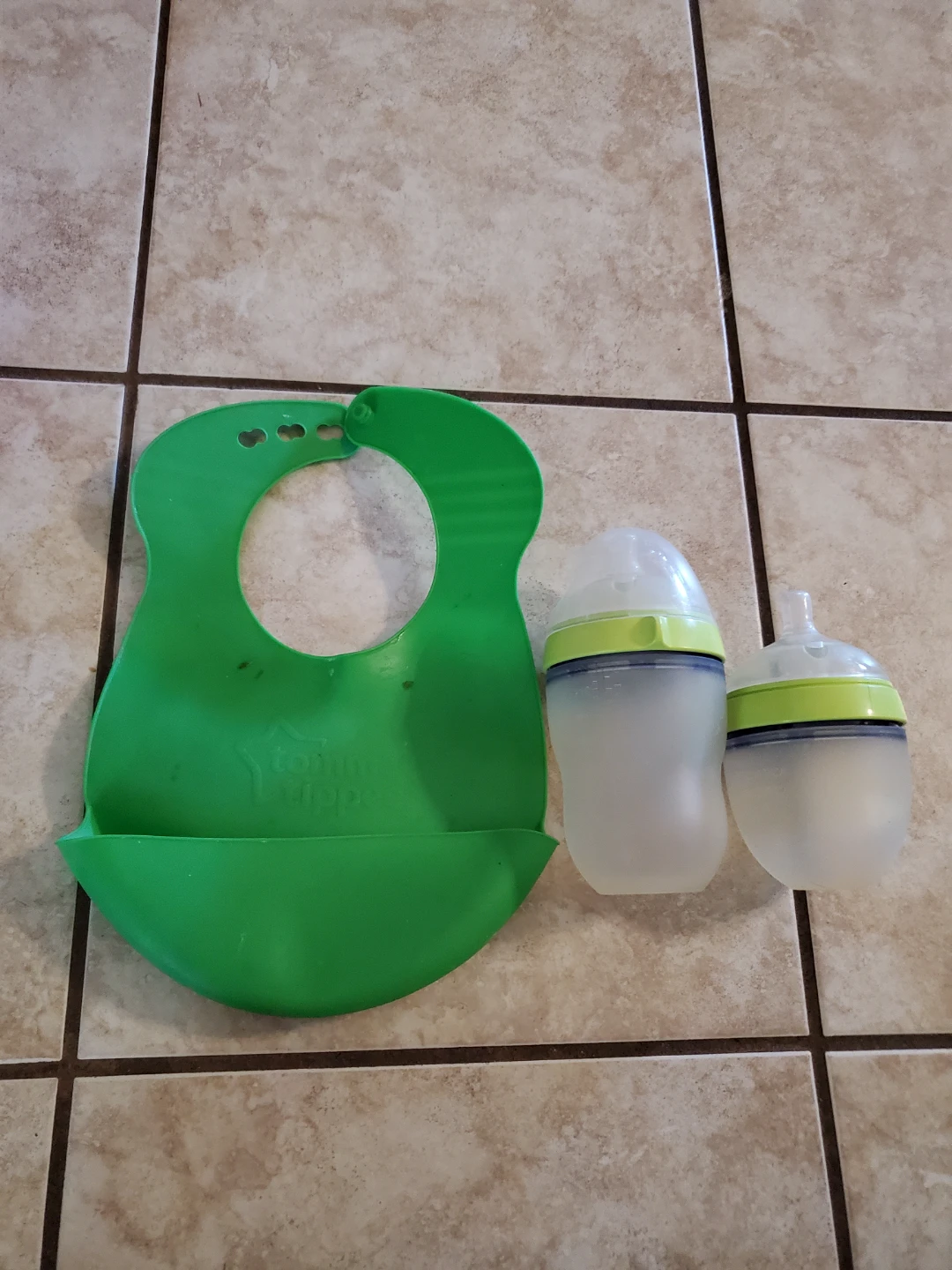 Tommee Tippee Bib and Bottles Set