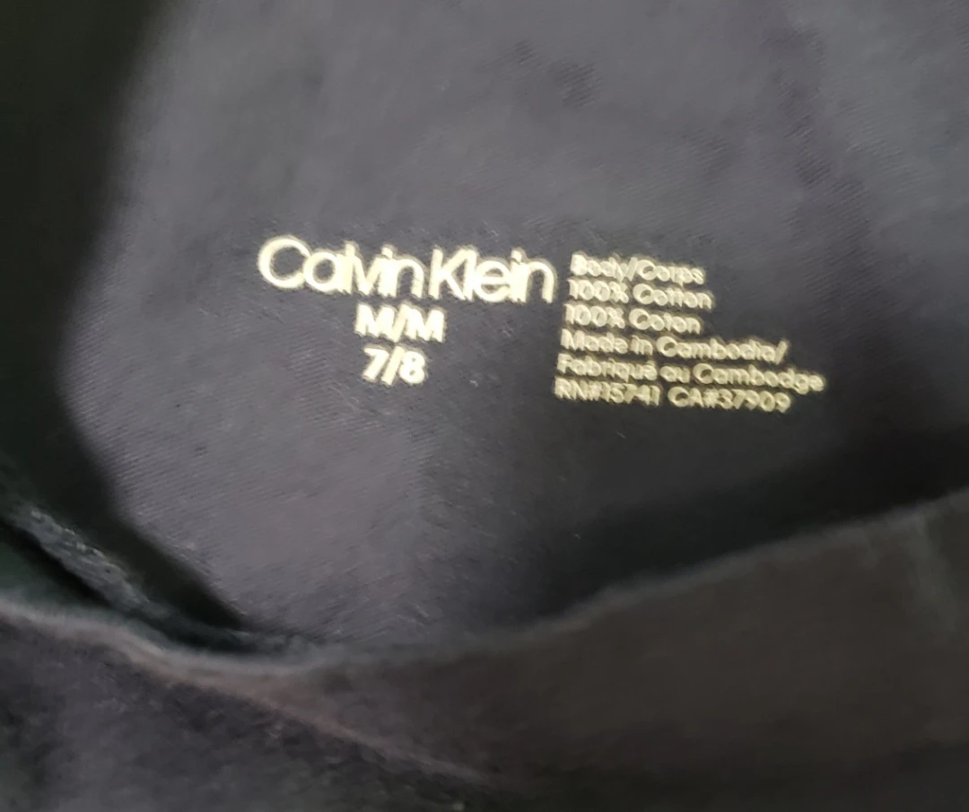 Brand new Boys Calvin Klein Navy T-Shirt Size M/M 7/8 - photo 4