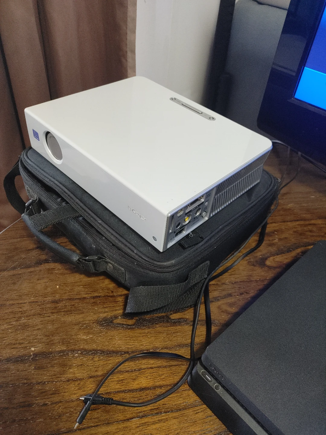 PlayStation 4 slim and original Xbox - photo 5