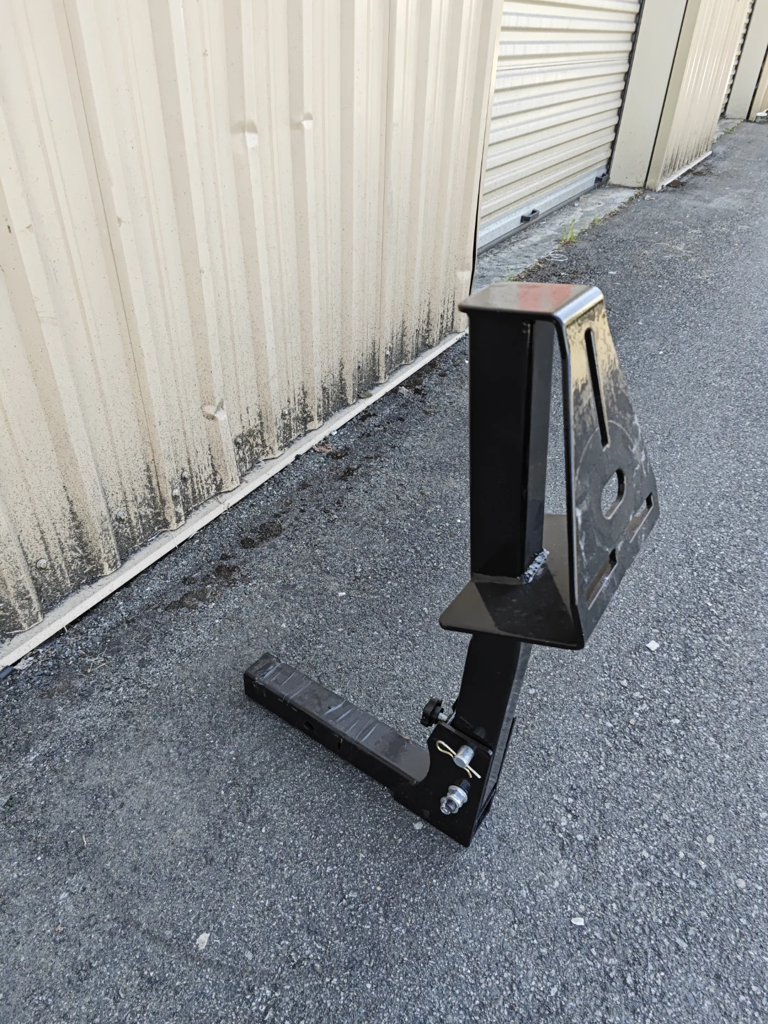 Extreme Max Hitch tire mounted