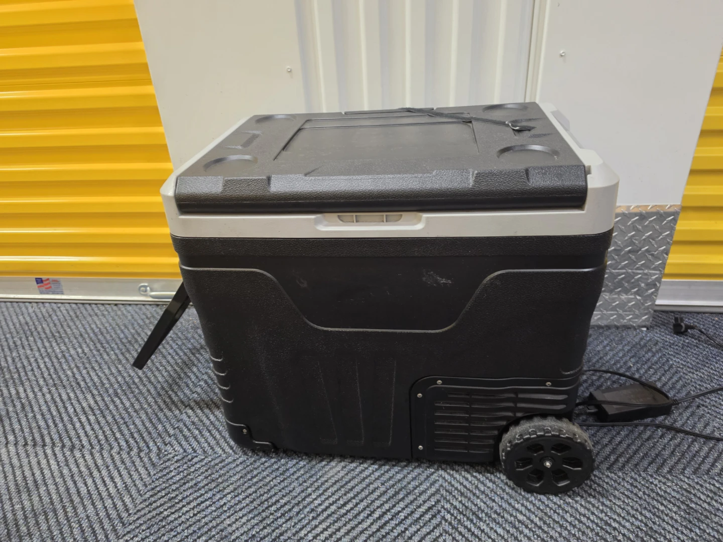 Portable Electric Cooler/Warmer with Wheels