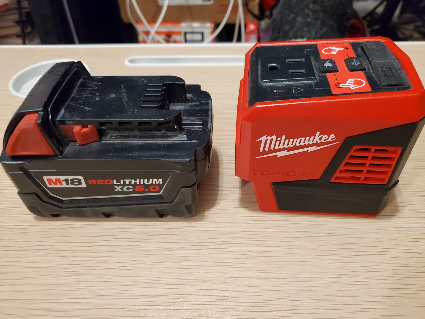 Milwaukee M18 topoff inverter w M18 xc5 battery - photo 3