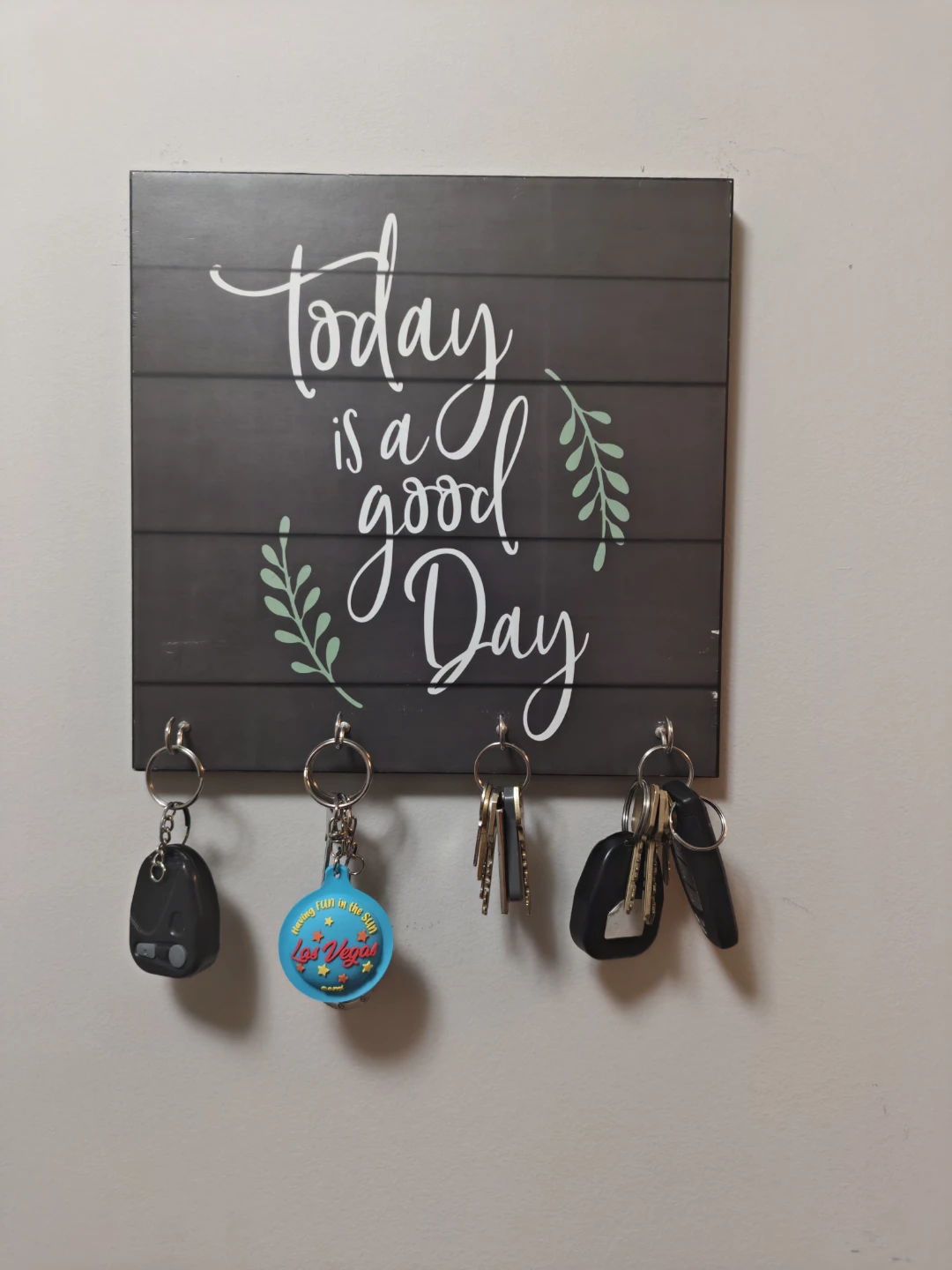 Key Holder Wall Decor "Today is a Good Day"