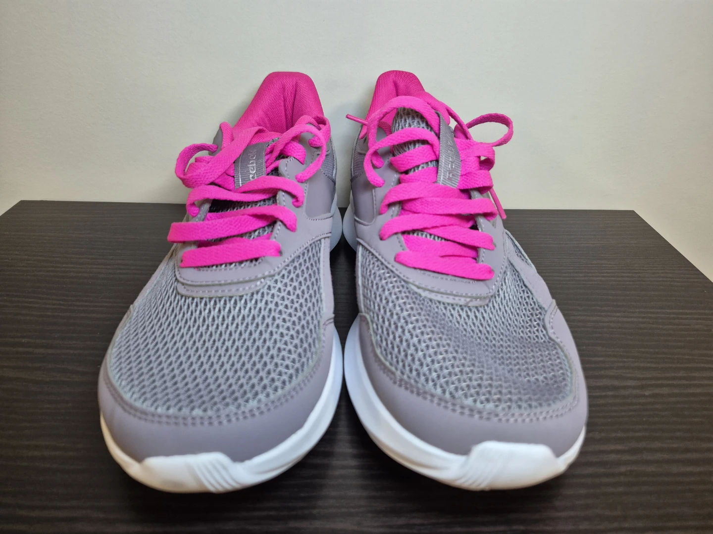 NEWReebok Running Shoes - Grey/Pink SIZE 8 - photo 3