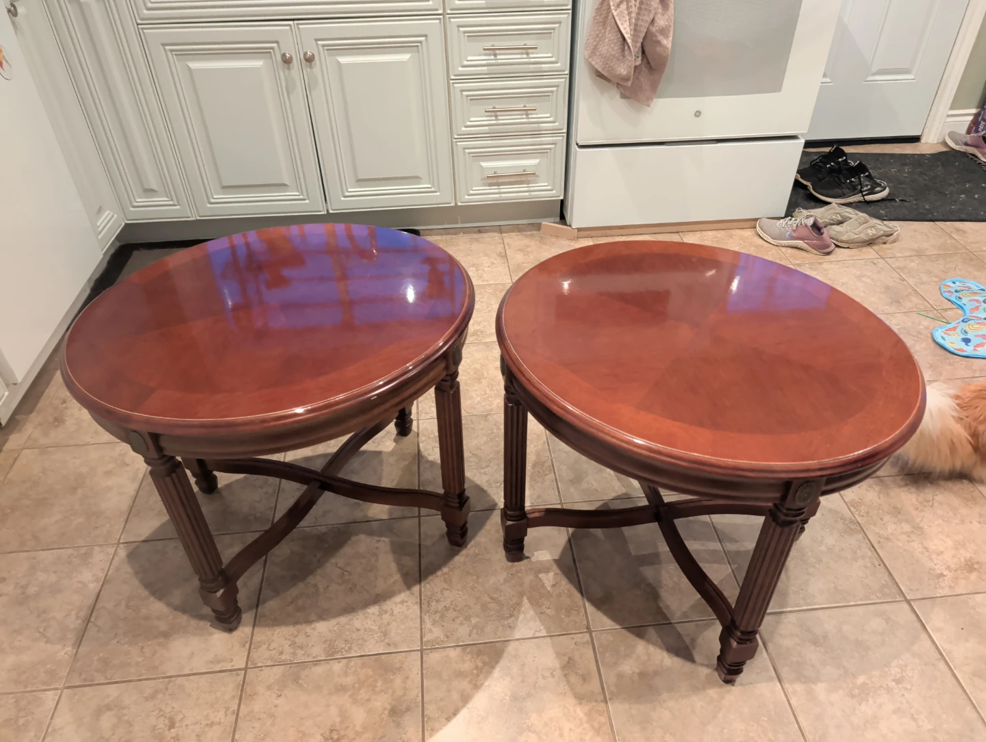 Round Mahogany Accent Table - photo 2