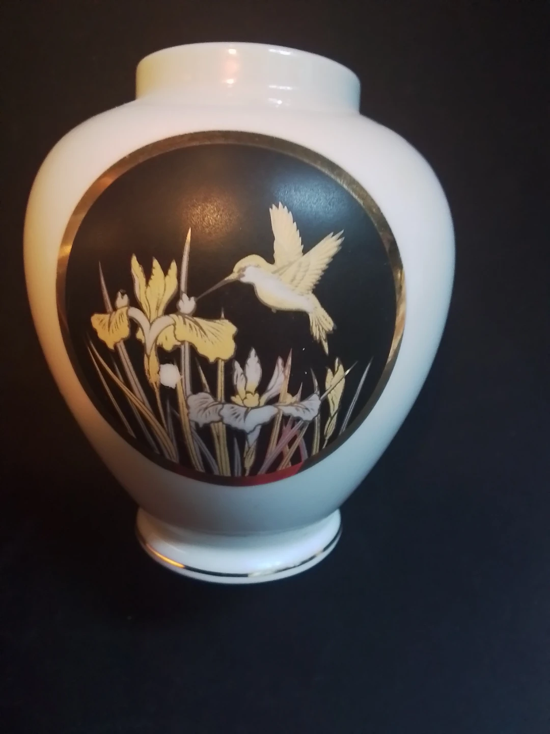 Abbott White Vase with Hummingbird and Iris Design Japan