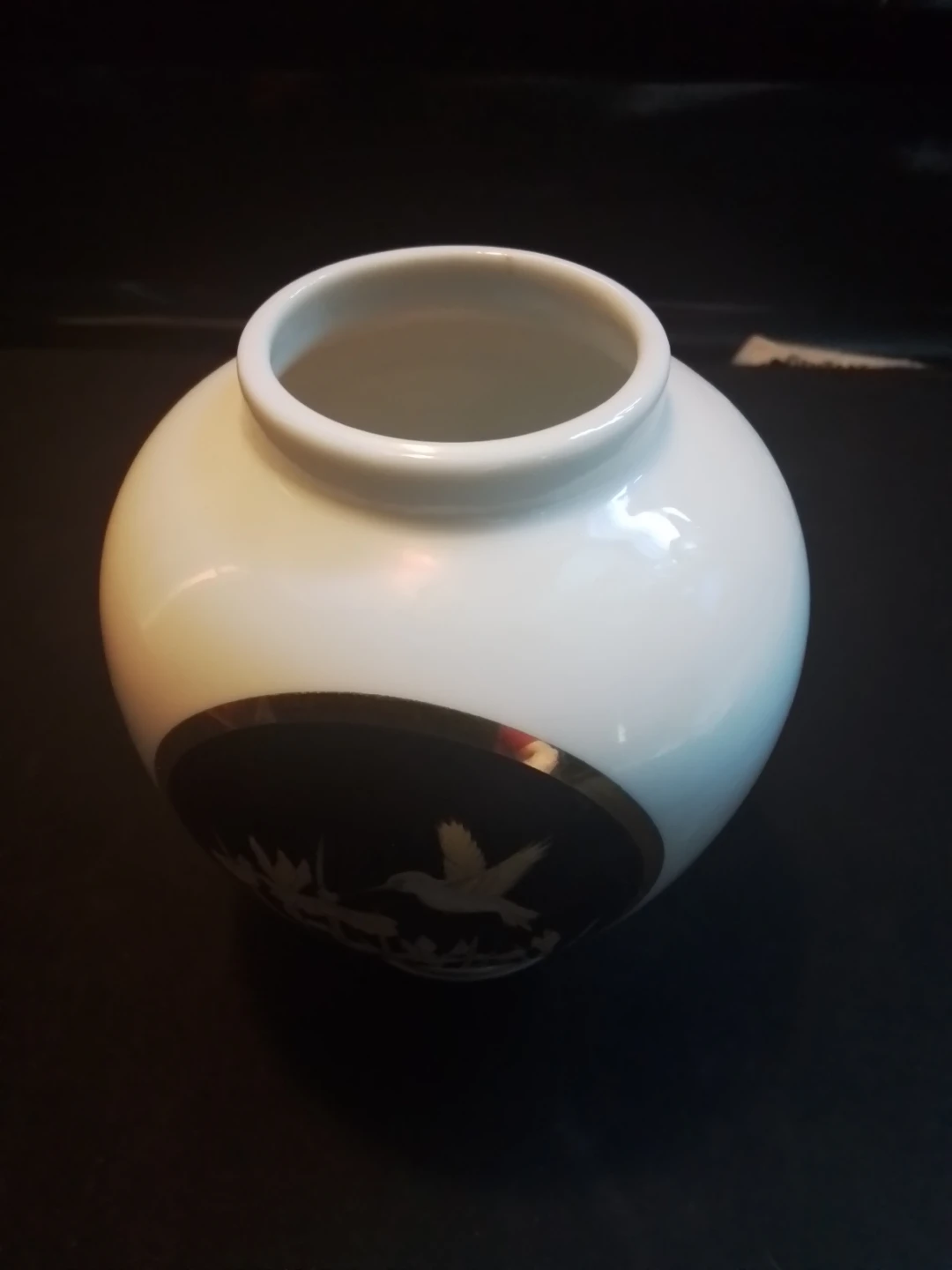 Abbott White Vase with Hummingbird and Iris Design Japan - photo 2