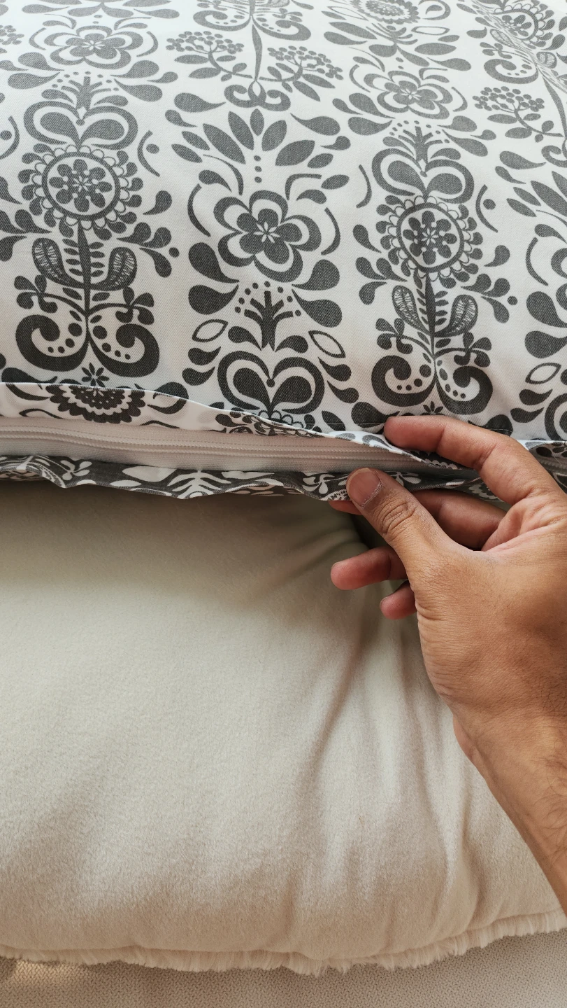 Large IKEA AKERKULLA Cushion & Cover Set – Gray/White Floral Art - photo 3