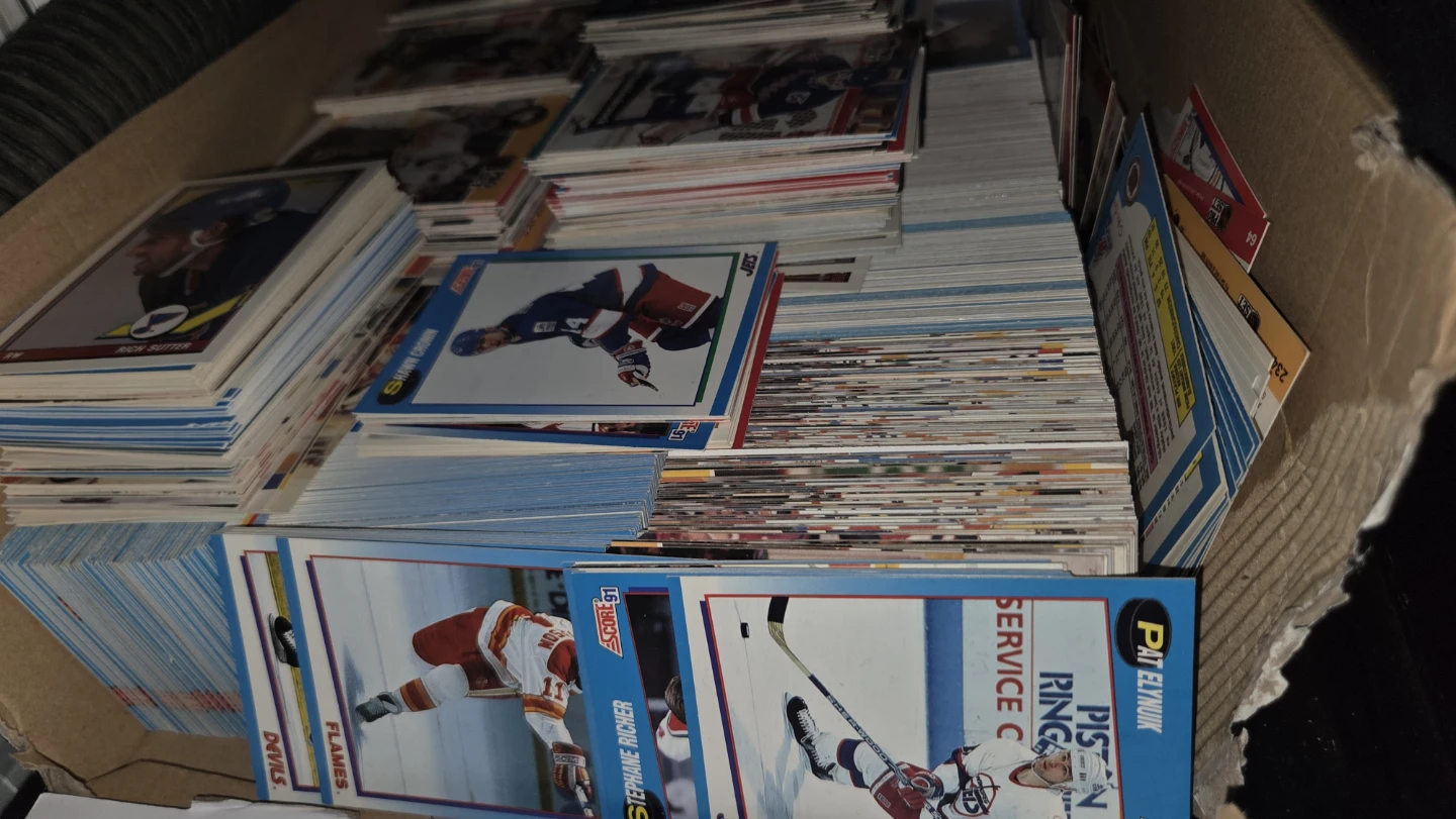 Hockey, baseball and football trading cards from 1990-2020 - photo 2