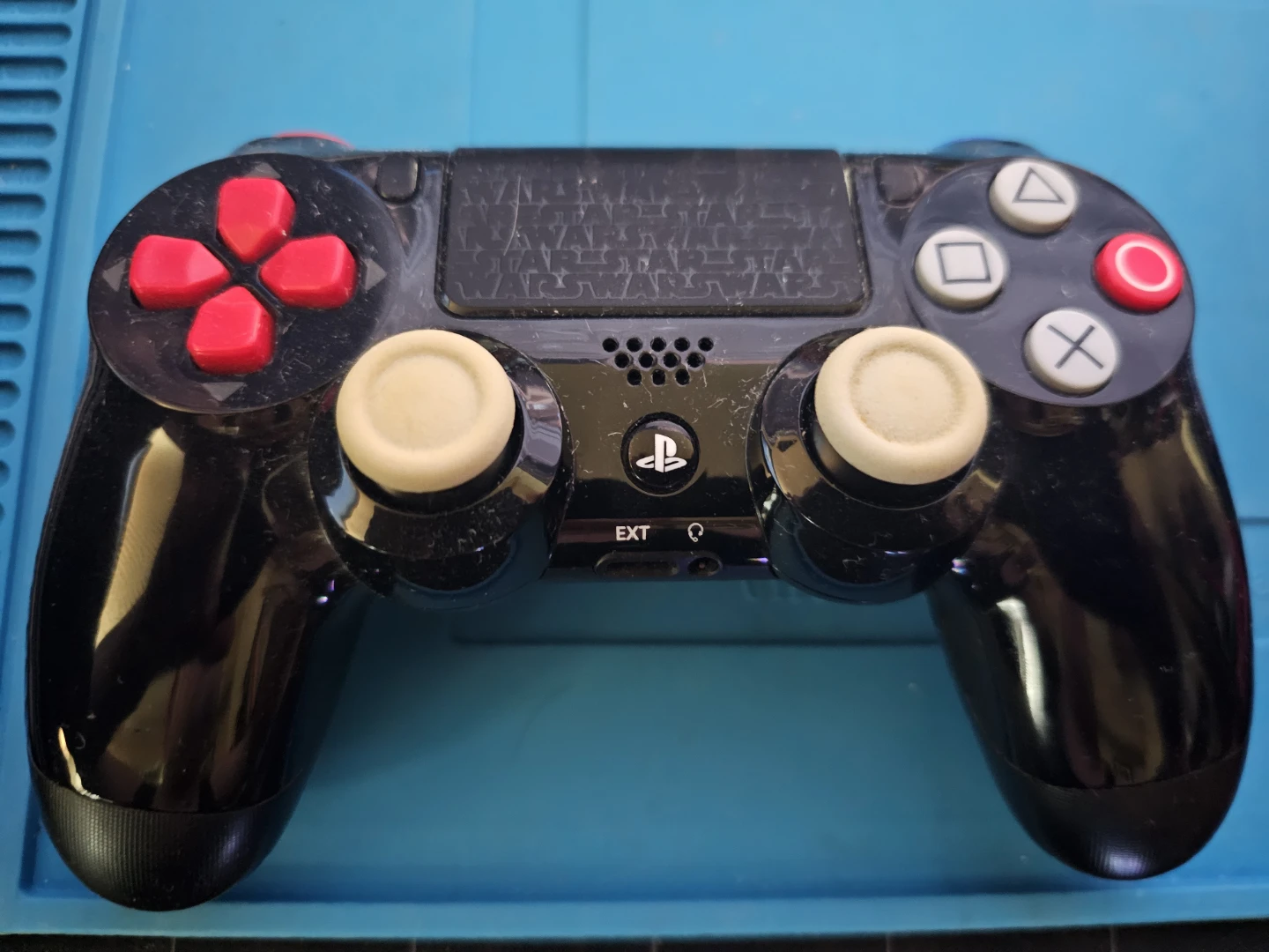 Ps4 Star Wars Special Edition Controller with charging cable - photo 2