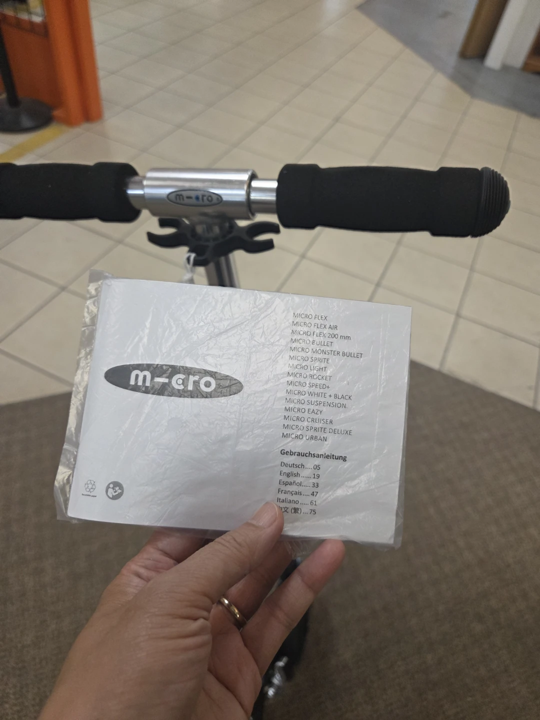 Micro Flex 200 Matte Black Scooter (complete with manual) - photo 2