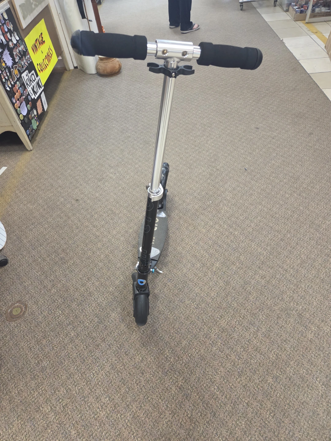 Micro Flex 200 Matte Black Scooter (complete with manual) - photo 3