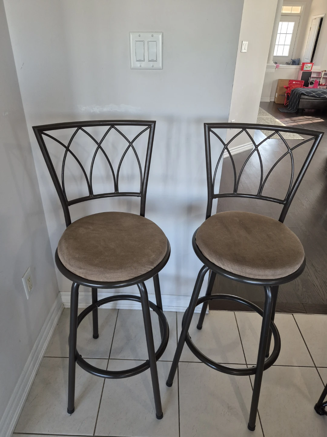Set of 2 Metal Bar Stools with Cushioned Seats