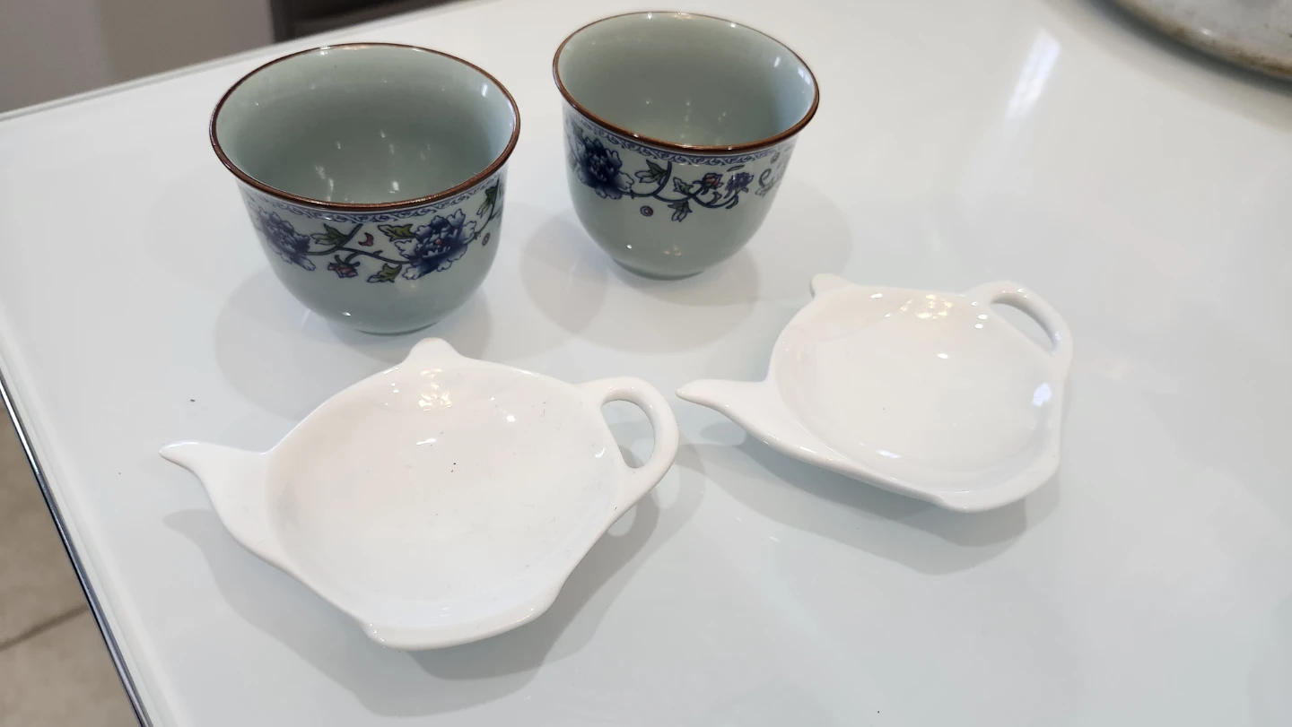 Tea Cups and Saucers Set