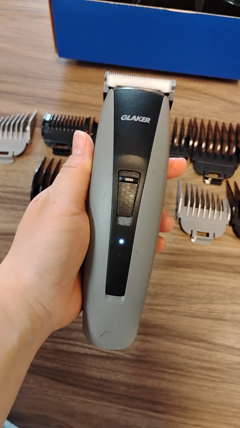 Selling my GLAKER hair clipper set! - photo 5