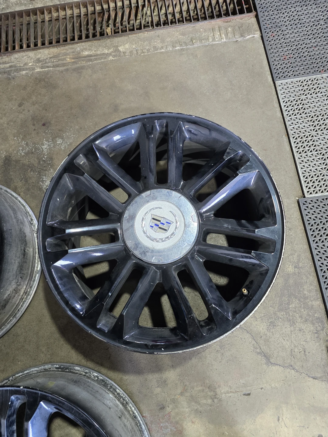 Cadillac Alloy Wheels (Set of 4)