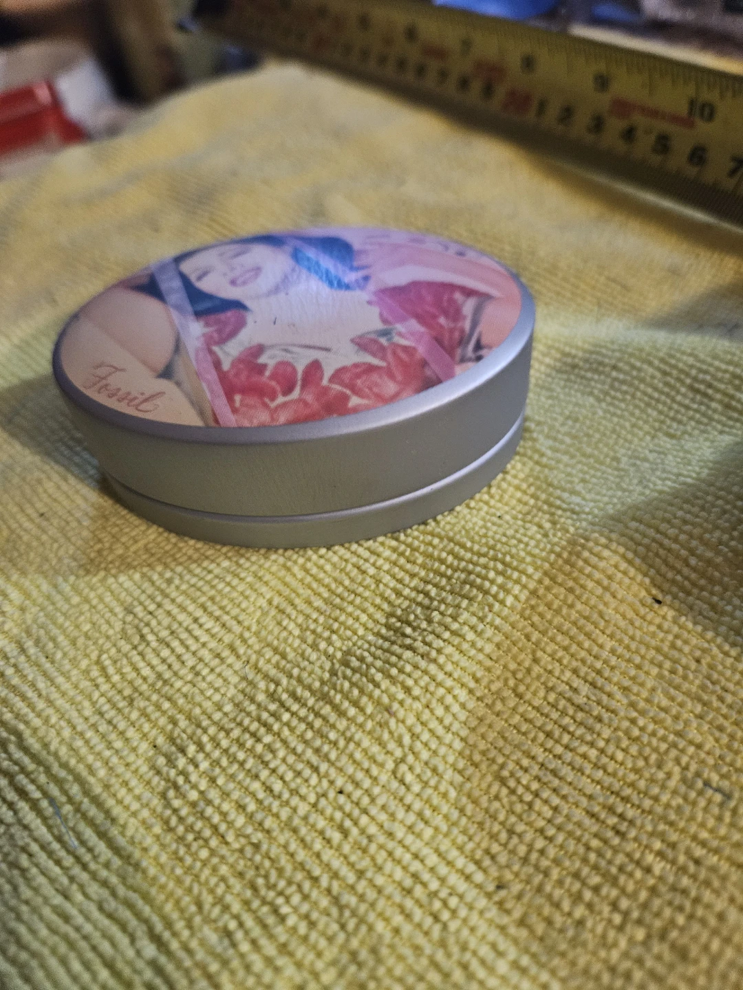 Fossil Tin with Pin-up Girl Graphic - photo 2