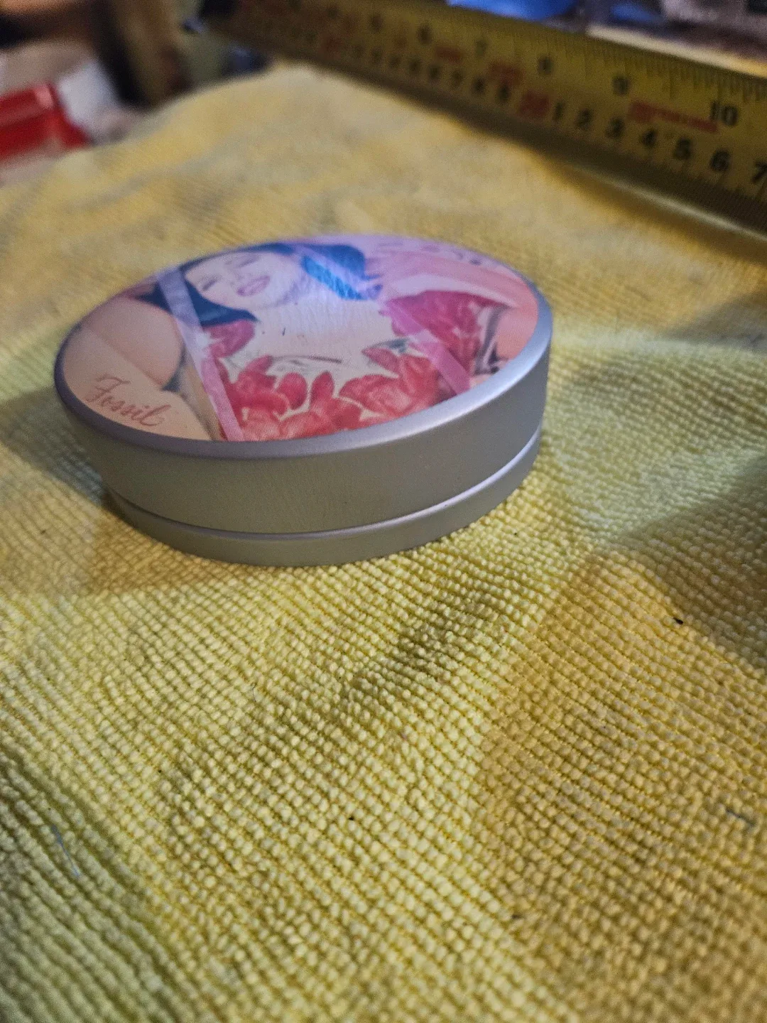 Fossil Tin with Pin-up Girl Graphic - photo 2