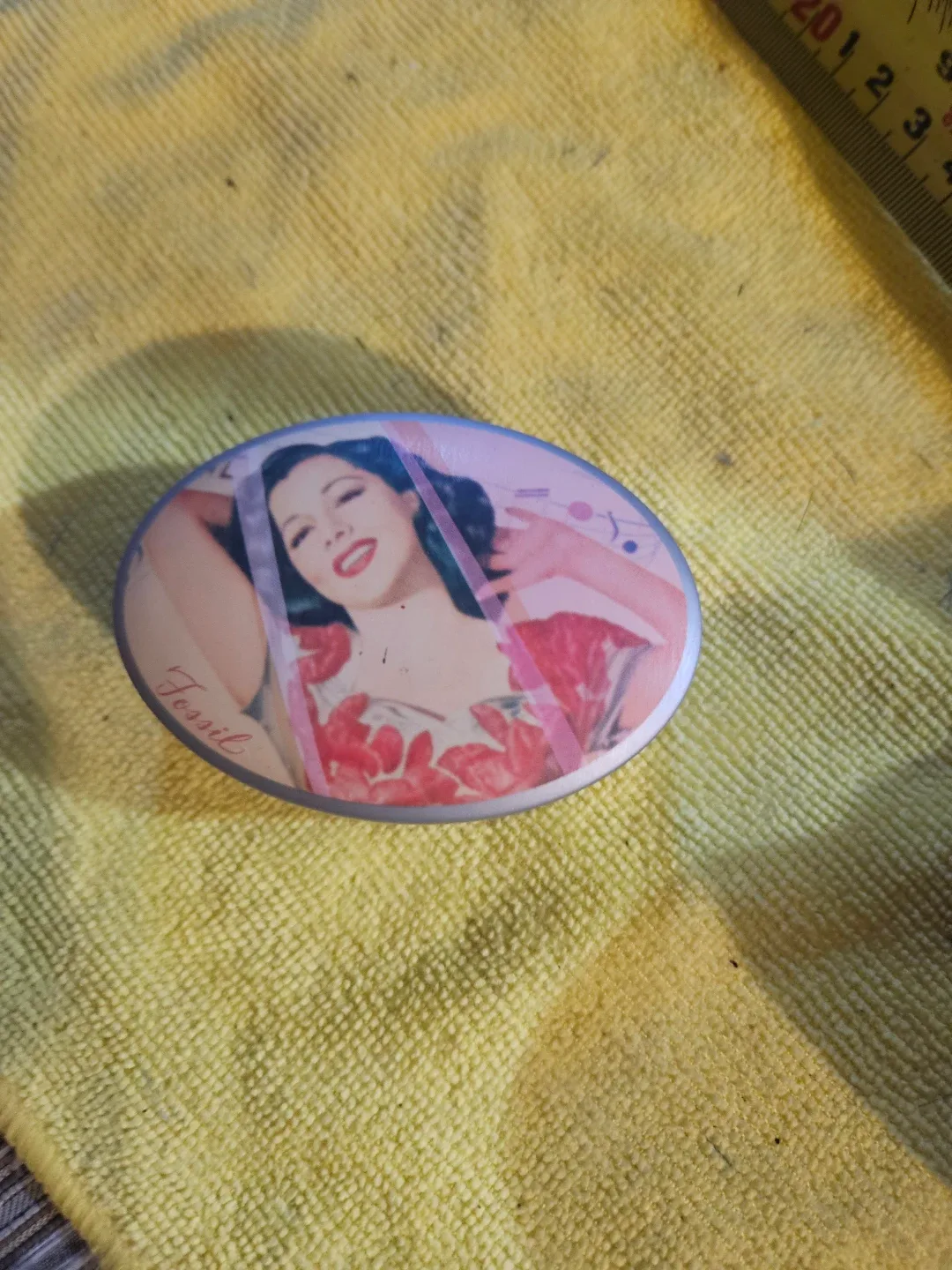 Fossil Tin with Pin-up Girl Graphic - photo 3