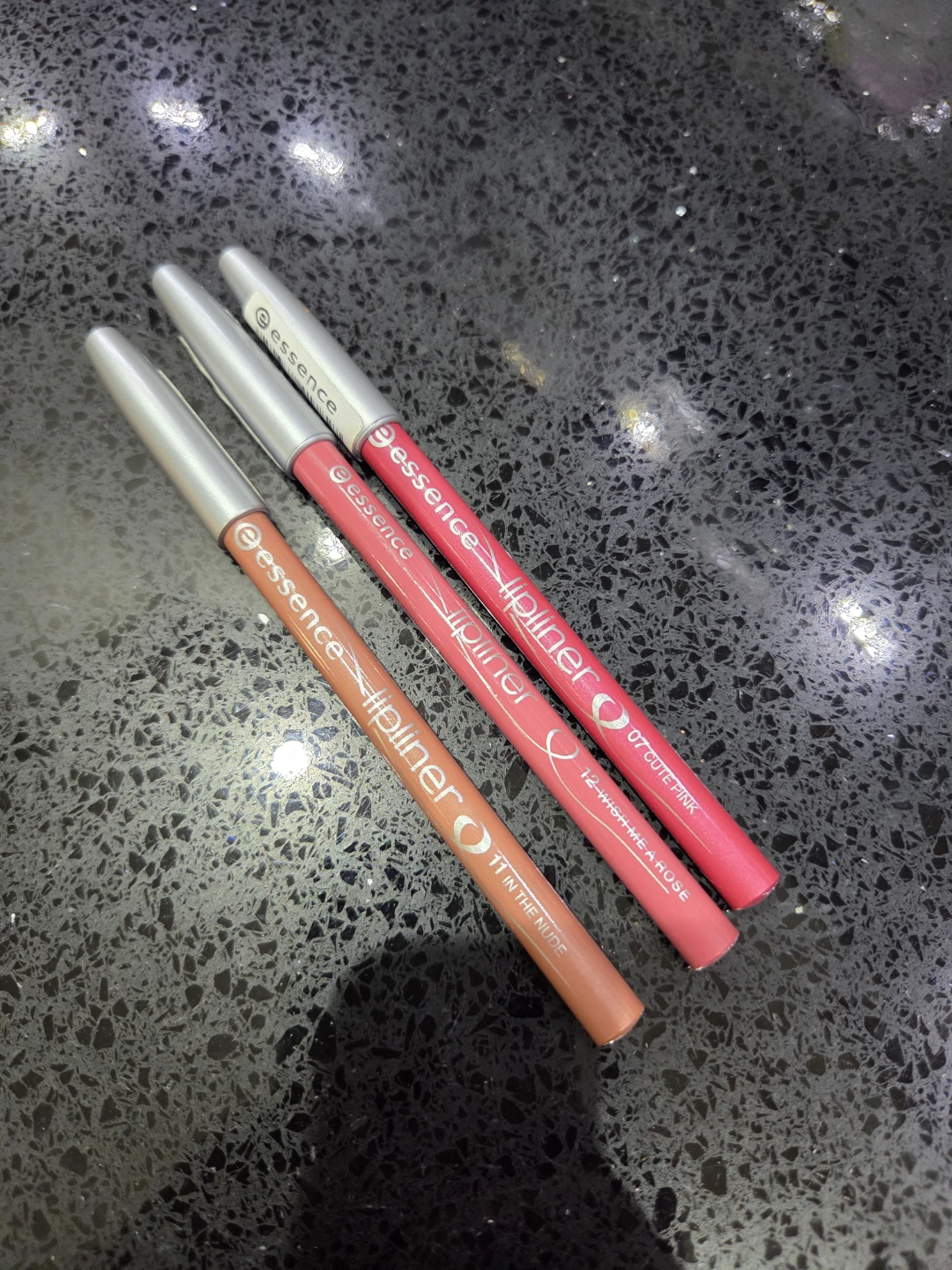BEAUTY DECLUTTER 💗 - Essence lip liners