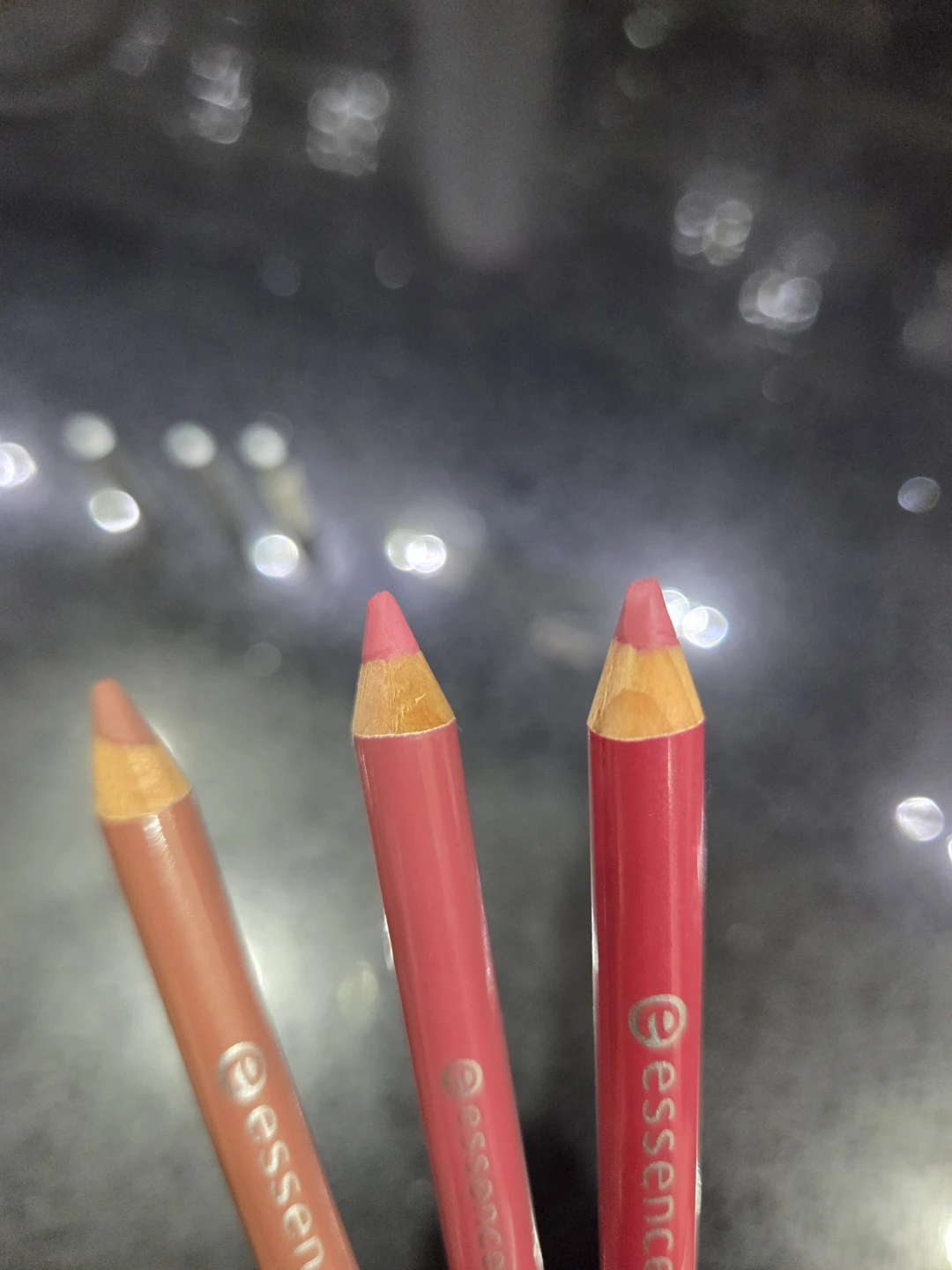 BEAUTY DECLUTTER 💗 - Essence lip liners - photo 2