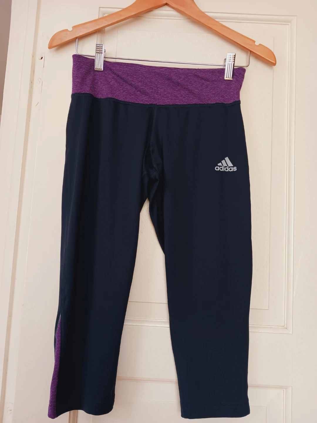 Adidas Capris Athletic Leggings.  Size L. - photo 2