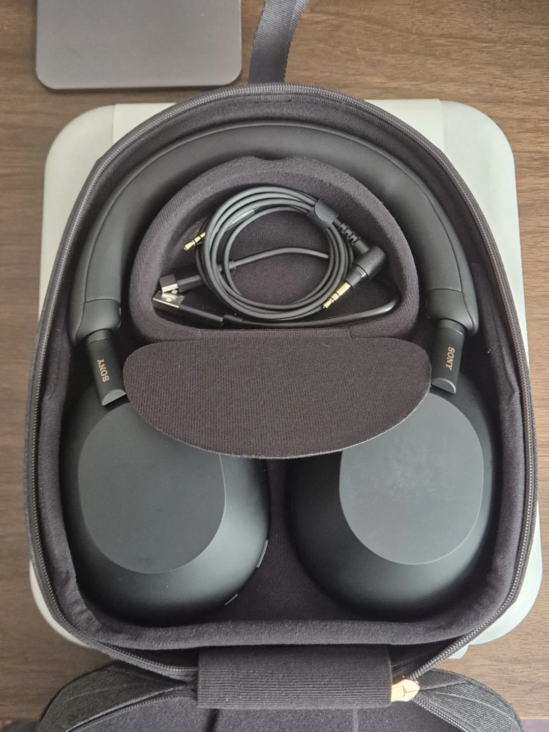 Sony WH-1000XM5 - like new