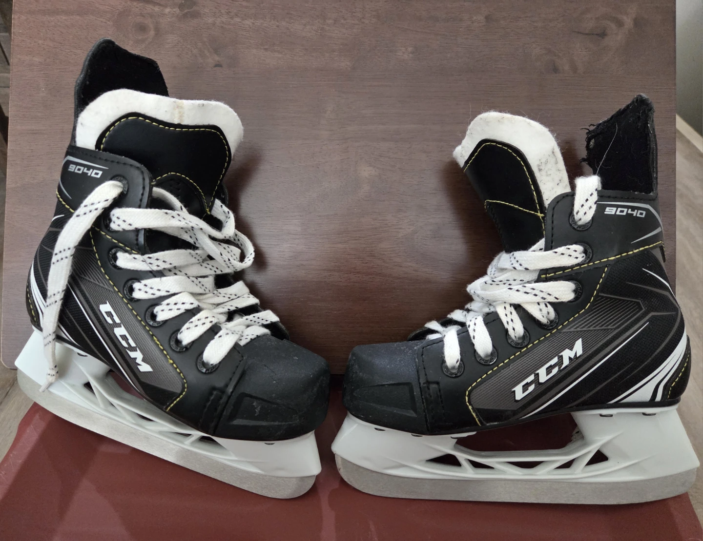 CCM 9040 YT Hockey Skates - photo 3